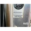Image 5 : 2012 KENWORTH T800 TRI DRIVE SLEEPER TRUCK TRACTOR