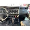 Image 8 : 2012 KENWORTH T800 TRI DRIVE SLEEPER TRUCK TRACTOR