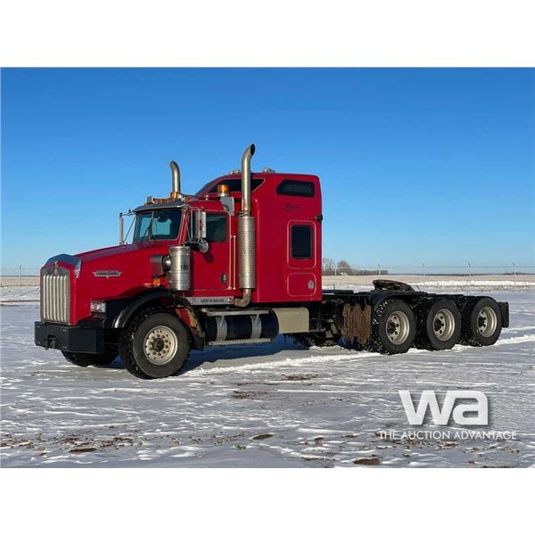 2003 KENWORTH T800 TRI DRIVE SLEEPER TRUCK TRACTOR