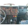 Image 8 : 2003 KENWORTH T800 TRI DRIVE SLEEPER TRUCK TRACTOR