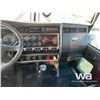 Image 8 : 2013 KENWORTH T800 T/A SLEEPER TRUCK TRACTOR