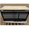 Image 7 : HUSKY BLACK TOOL BENCH