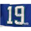 Image 4 : JOE SAKIC SWIFT CURRENT BRONCOS CHL SIGNED JERSEY