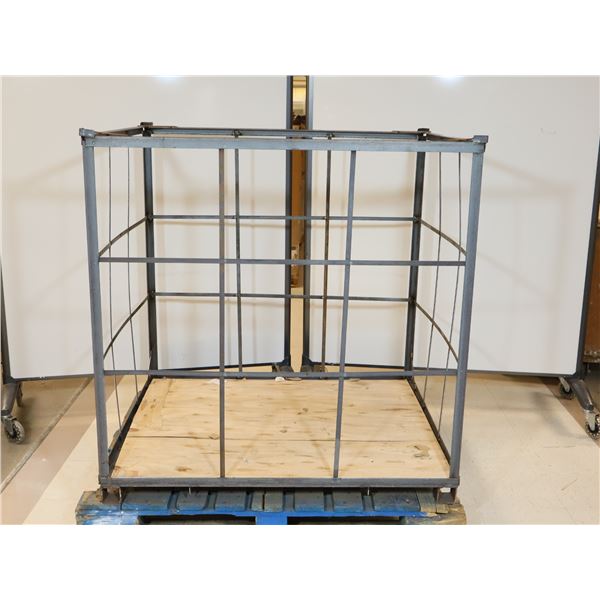 CAGE EN MÉTAL 44"x37"x44"