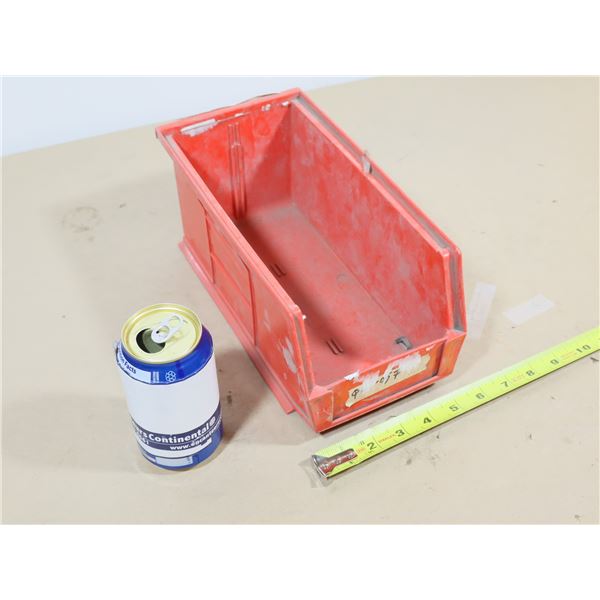 BAC EN PLASTIQUE ROUGE 11"x6"x5"