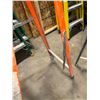 Image 2 : LOT DE 2 ESCABEAUX EN FIBRE 5' & 6'
