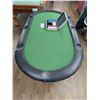Image 2 : TABLE DE POKER AVEC DES JETONS DE POKER