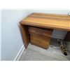 Image 2 : BUREAU À L AVEC CHAISE