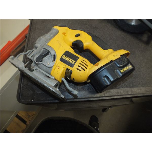 Dewalt 18 Volt Jig Saw w/ 1 14.4 Volt Battery