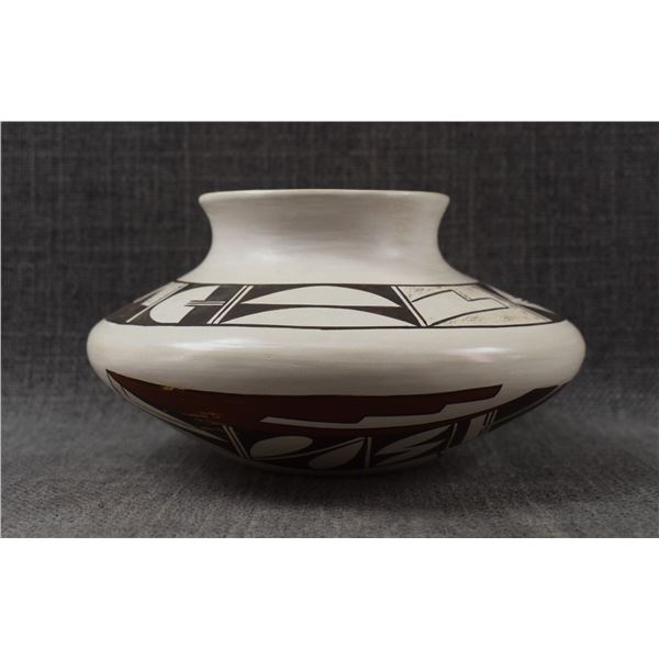 HOPI POTTERY JAR (PAM NAVASIE)