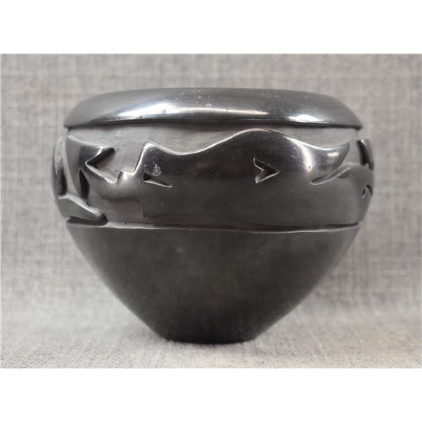 SANTA CLARA POTTERY JAR (MIDA TAFOYA)