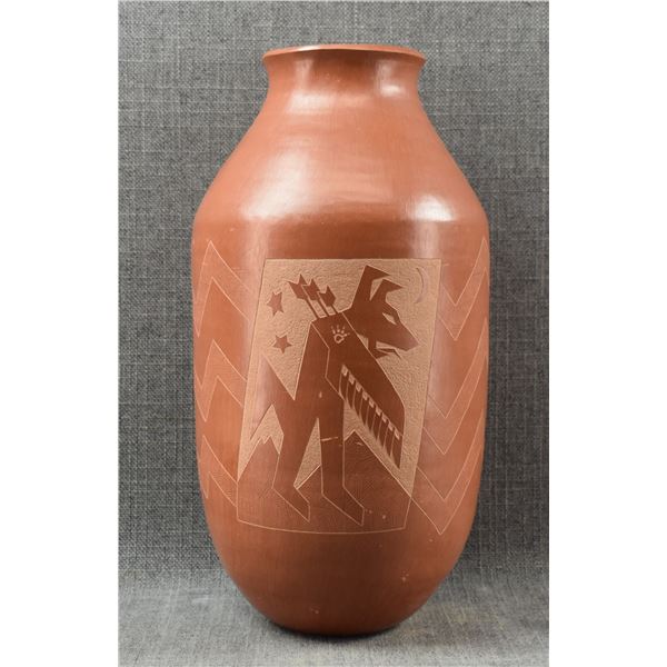 PUEBLO POTTERY VASE (NANA)
