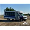 Image 2 : 2006 FORD CUTAWAY SHUTTLE BUS