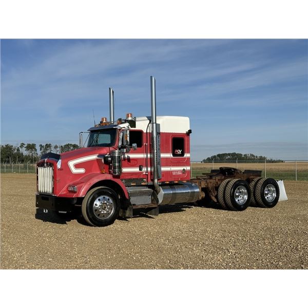 2004 KENWORTH T800B T/A SLEEPER TRUCK TRACTOR