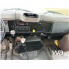 Image 10 : 1997 INTERNATIONAL 4900 T/A GRAIN TRUCK