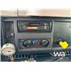 Image 18 : 1997 INTERNATIONAL 4900 T/A GRAIN TRUCK