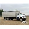 Image 2 : 1997 INTERNATIONAL 4900 T/A GRAIN TRUCK