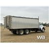 Image 3 : 1997 INTERNATIONAL 4900 T/A GRAIN TRUCK