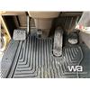 Image 17 : 2021 KENWORTH T800 TRI DRIVE SLEEPER WINCH TRACTOR