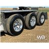Image 43 : 2021 KENWORTH T800 TRI DRIVE SLEEPER WINCH TRACTOR