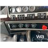 Image 19 : 2020 KENWORTH T800 TRI DRIVE SLEEPER WINCH TRACTOR