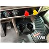 Image 21 : 2020 KENWORTH T800 TRI DRIVE SLEEPER WINCH TRACTOR