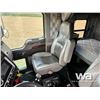 Image 9 : 2020 KENWORTH T800 TRI DRIVE SLEEPER WINCH TRACTOR