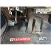 Image 17 : 1996 KENWORTH W900B T/A WINCH TRUCK