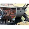 Image 10 : 2002 KENWORTH T800B T/A SLEEPER WINCH TRACTOR