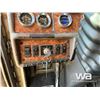 Image 15 : 2002 KENWORTH T800B T/A SLEEPER WINCH TRACTOR