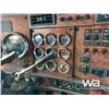 Image 18 : 2002 KENWORTH T800B T/A SLEEPER WINCH TRACTOR
