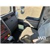 Image 9 : 2002 KENWORTH T800B T/A SLEEPER WINCH TRACTOR