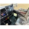 Image 10 : 2020 KENWORTH T800 TRI DRIVE SLEEPER TRUCK TRACTOR
