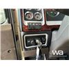Image 16 : 2020 KENWORTH T800 TRI DRIVE SLEEPER TRUCK TRACTOR