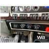 Image 19 : 2020 KENWORTH T800 TRI DRIVE SLEEPER TRUCK TRACTOR