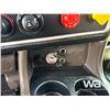 Image 23 : 2020 KENWORTH T800 TRI DRIVE SLEEPER TRUCK TRACTOR