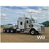 Image 2 : 2020 KENWORTH T800 TRI DRIVE SLEEPER TRUCK TRACTOR