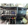 Image 11 : 2018 KENWORTH T800 TRI DRIVE SLEEPER TRUCK TRACTOR