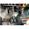 Image 14 : 2018 KENWORTH T800 TRI DRIVE SLEEPER TRUCK TRACTOR