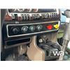 Image 16 : 2018 KENWORTH T800 TRI DRIVE SLEEPER TRUCK TRACTOR