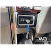 Image 17 : 2018 KENWORTH T800 TRI DRIVE SLEEPER TRUCK TRACTOR