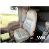 Image 9 : 2018 KENWORTH T800 TRI DRIVE SLEEPER TRUCK TRACTOR