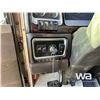 Image 13 : 2012 KENWORTH T800 TRI DRIVE SLEEPER TRUCK TRACTOR