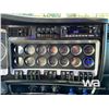 Image 15 : 2012 KENWORTH T800 TRI DRIVE SLEEPER TRUCK TRACTOR