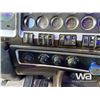 Image 16 : 2012 KENWORTH T800 TRI DRIVE SLEEPER TRUCK TRACTOR