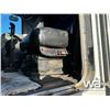 Image 24 : 2012 KENWORTH T800 TRI DRIVE SLEEPER TRUCK TRACTOR