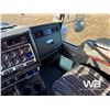 Image 9 : 2012 KENWORTH T800 TRI DRIVE SLEEPER TRUCK TRACTOR