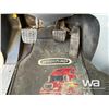 Image 14 : 2006 FREIGHTLINER TRI DRIVE SLEEPER TRUCK TRACTOR