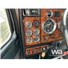 Image 15 : 2000 KENWORTH T800B T/A SLEEPER TRUCK TRACTOR