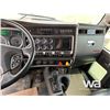 Image 10 : 2013 KENWORTH T800 TRI DRIVE DUMP TRUCK